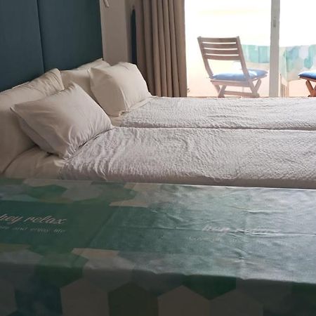 Seafront Apartment With Open-Air Heated Pool Фуeнхирола Екстериор снимка
