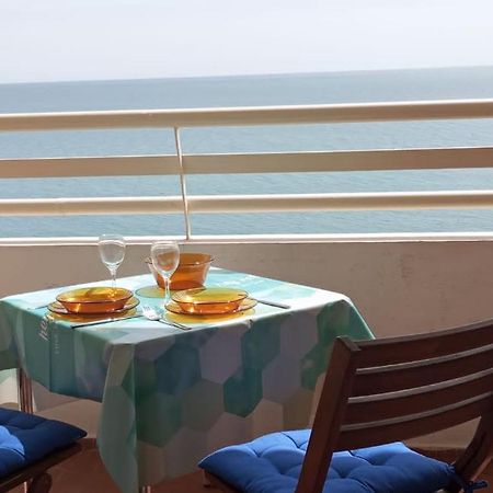 Seafront Apartment With Open-Air Heated Pool Фуeнхирола Екстериор снимка